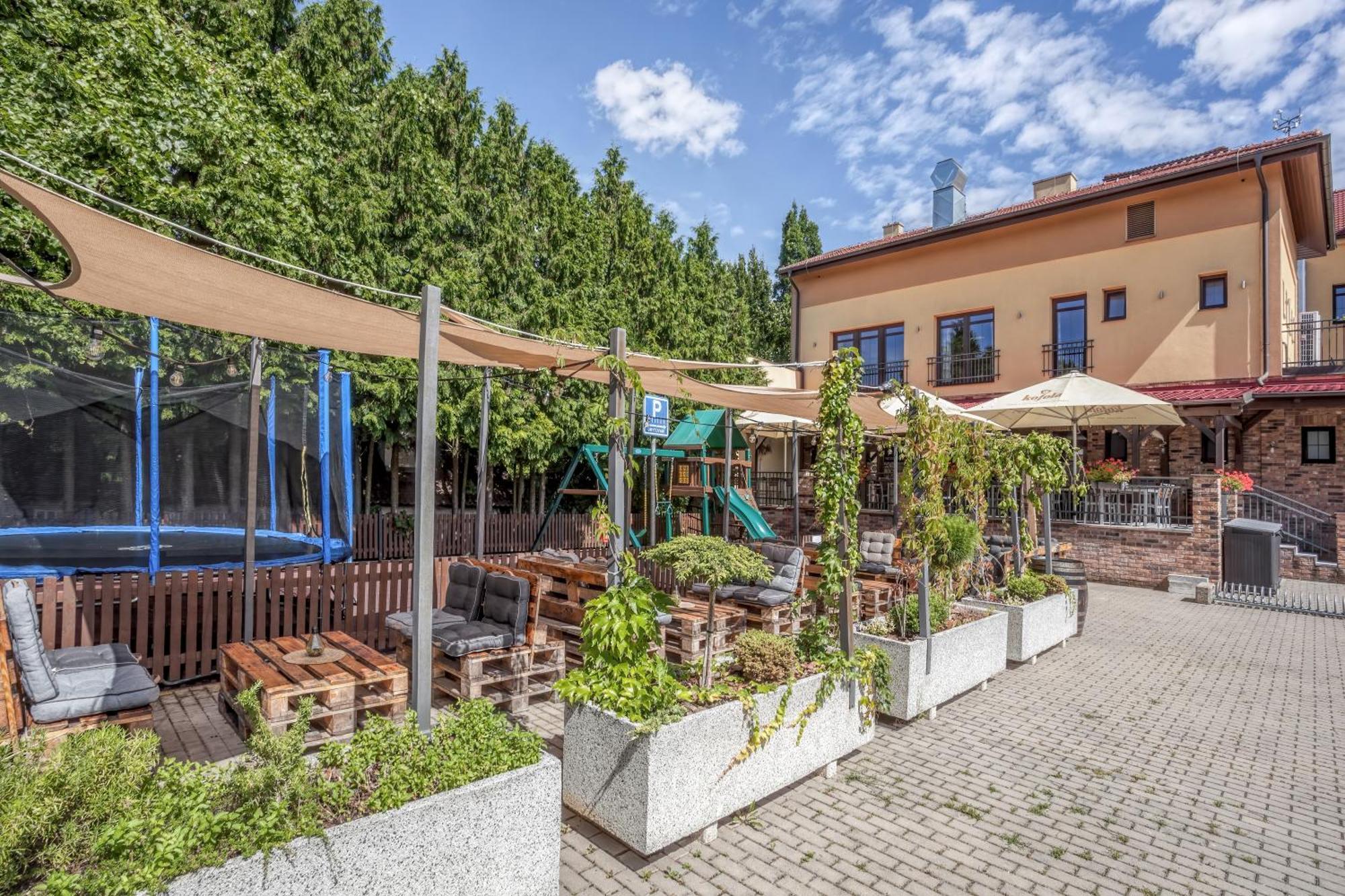 Hotel Lidovy Dum Bzenec Eksteriør bilde
