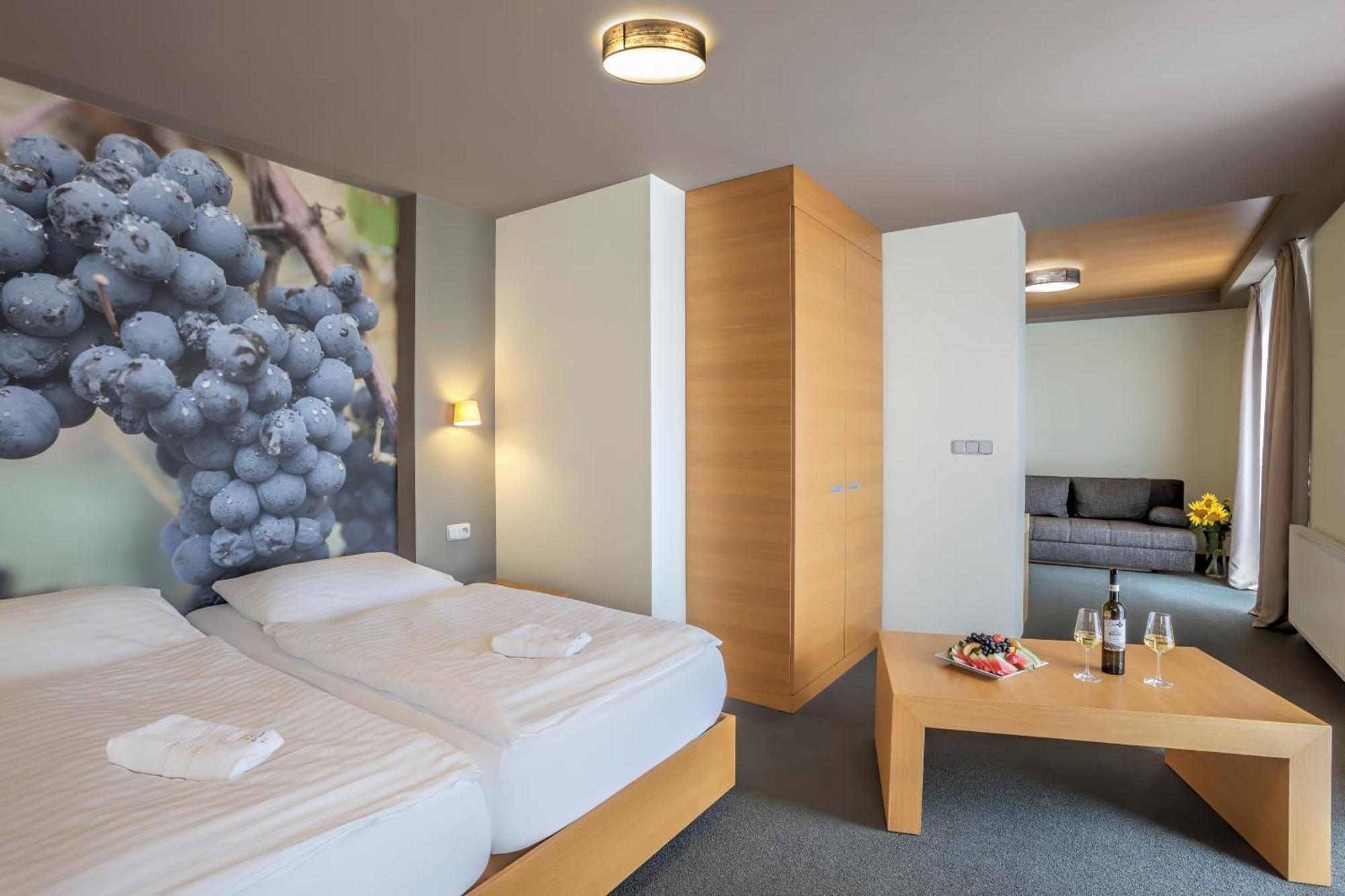 Hotel Lidovy Dum Bzenec Eksteriør bilde