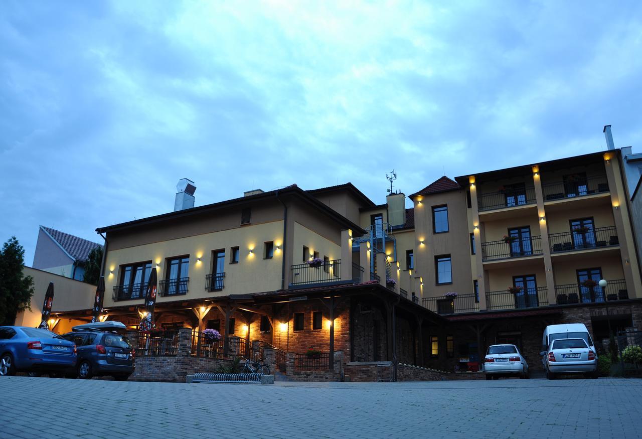 Hotel Lidovy Dum Bzenec Eksteriør bilde